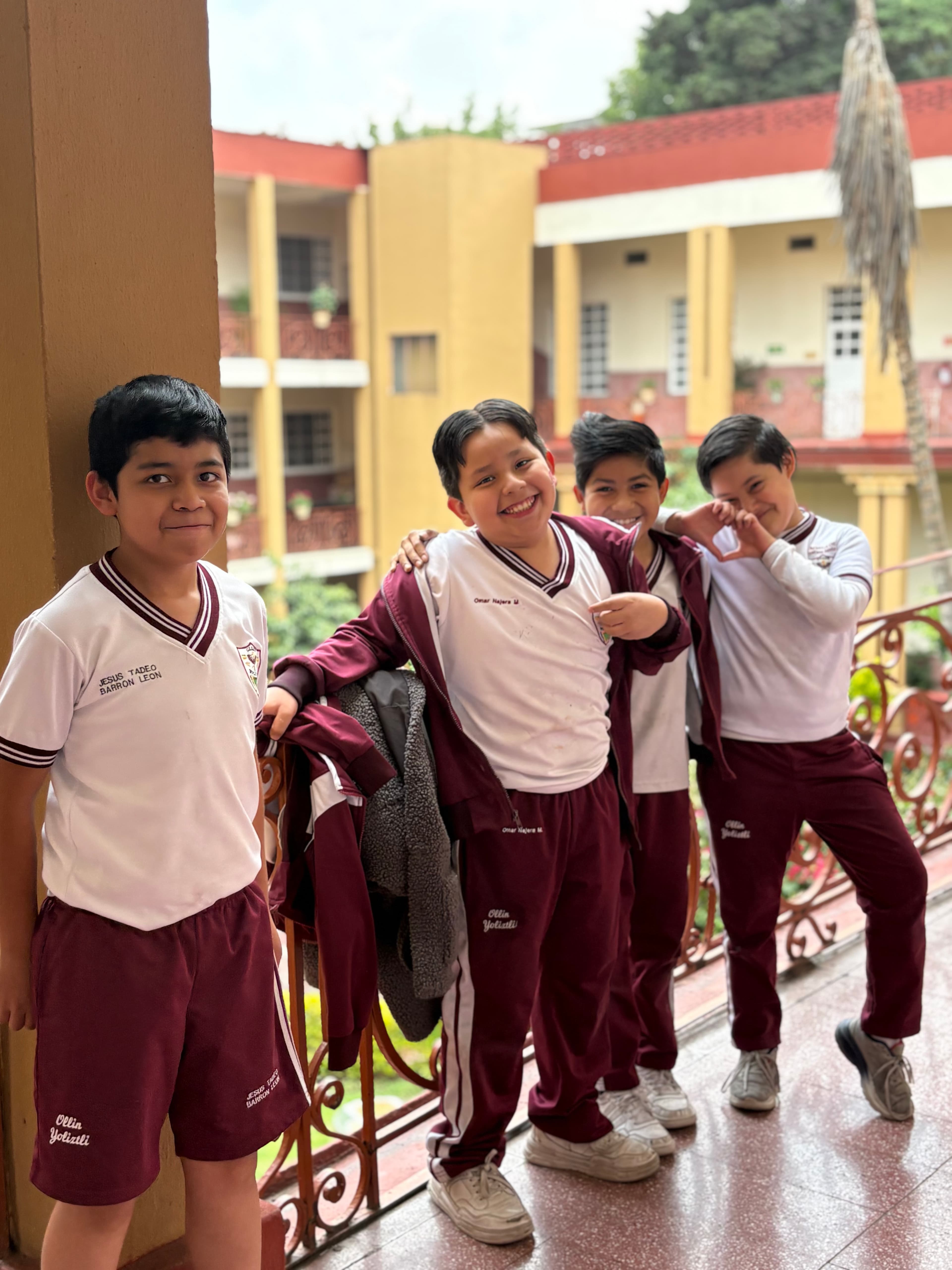 Niños felices de Asilo Primavera