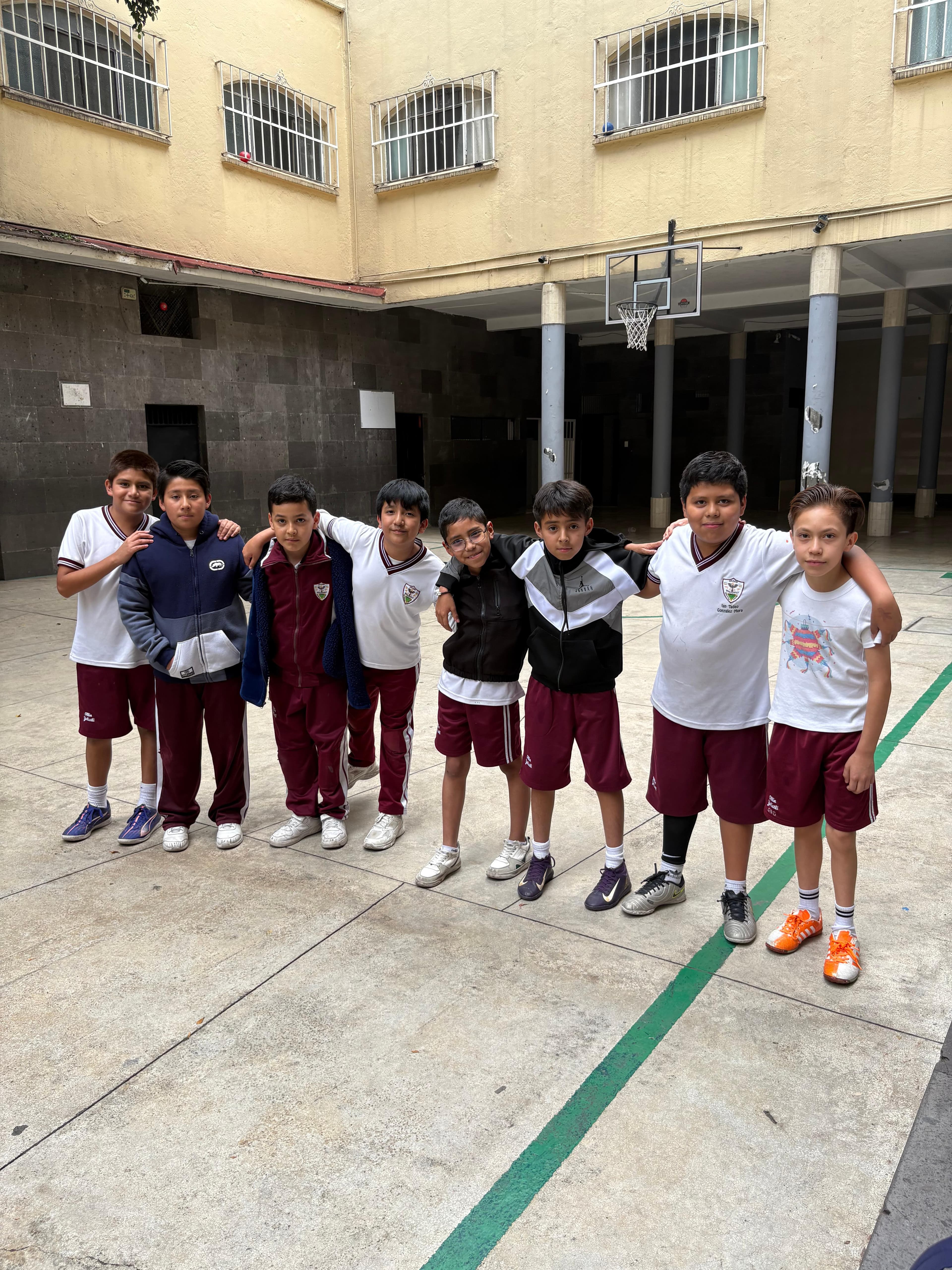 Cuidadora con niños